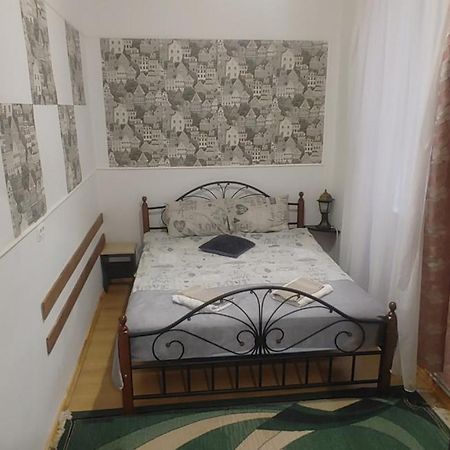 Apartment Near Rynok Square Лвив Екстериор снимка